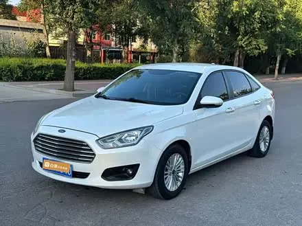 FORD ESCORT 2015 — 100 000 км, Китай — под ключ — фото 1