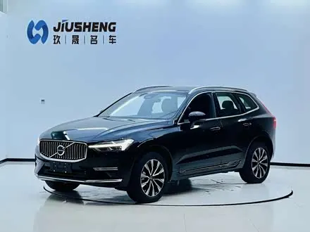 VOLVO XC60 2025