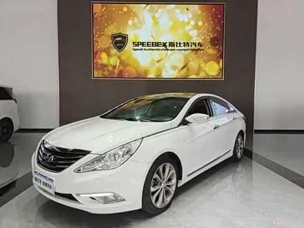 HYUNDAI SONATA 2014 — 100 000 км, Китай — под ключ — фото 1