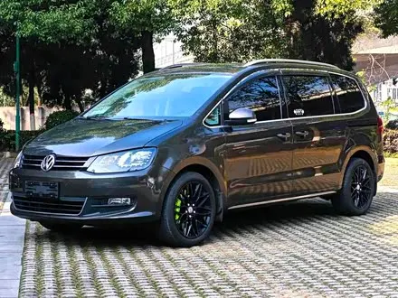 VOLKSWAGEN SHARAN 2018 — 179 000 км, Китай — под ключ — фото 1