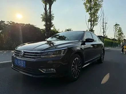 VOLKSWAGEN PASSAT 2017 — 60 000 км, Китай — под ключ — фото 1