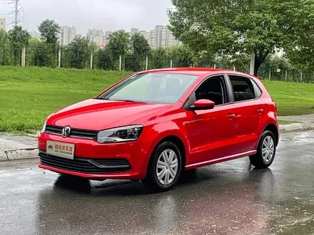 VOLKSWAGEN POLO 2018 — 50 000 км, Китай — под ключ — фото 1