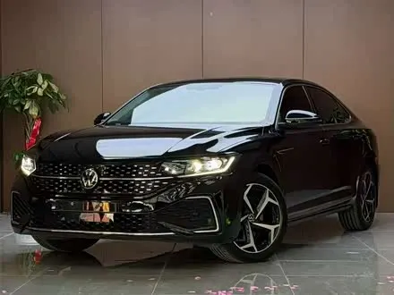 VOLKSWAGEN PASSAT 2024