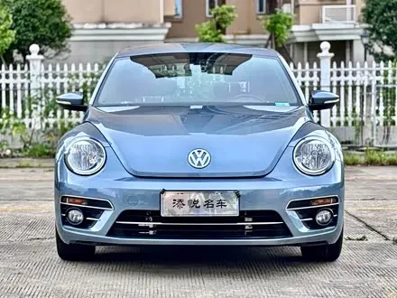 VOLKSWAGEN BEETLE 2018 — 40 000 км, Китай — под ключ — фото 1