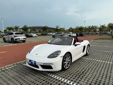 PORSCHE 718 2022