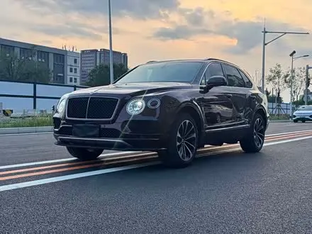 BENTLEY BENTAYGA 2018 — 173 000 км, Китай — под ключ — фото 1