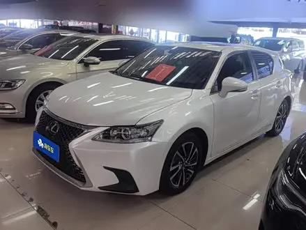 LEXUS CT 2017 — 40 300 км, Китай — под ключ — фото 1
