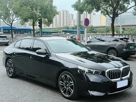 BMW 5 SERIES 2025