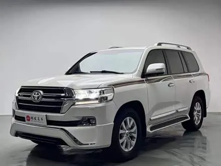 TOYOTA LAND CRUISER 2017 — 150 000 км, Китай — под ключ — фото 1