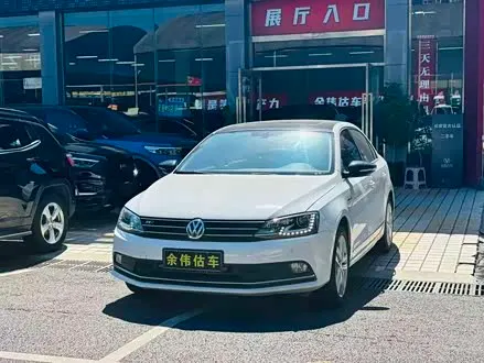 VOLKSWAGEN SAGITAR 2019 — 110 000 км, Китай — под ключ — фото 1