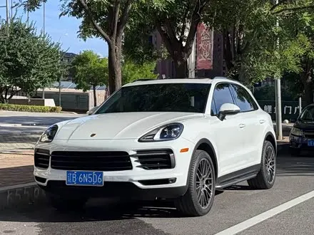 PORSCHE CAYENNE 2023 — 13 000 км, Китай — под ключ — фото 1