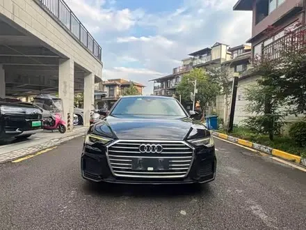 AUDI A6L 2019 — 100 000 км, Китай — под ключ — фото 1
