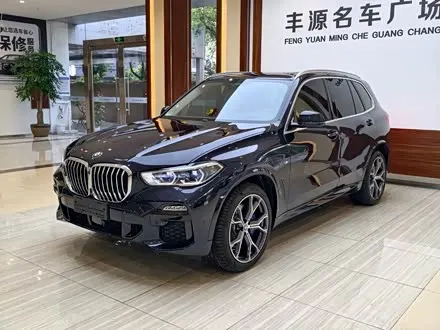 BMW X5 2021 — 26 000 км, Китай — под ключ — фото 1