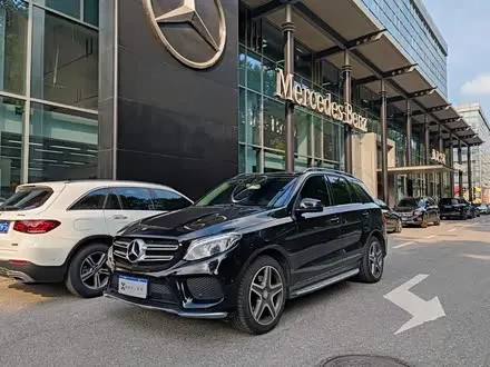 MERCEDES-BENZ GLE 2016 — 207 300 км, Китай — под ключ — фото 1