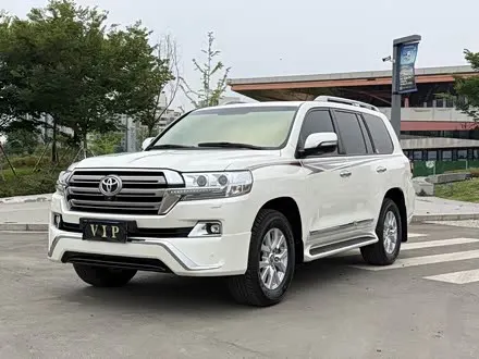 TOYOTA LAND CRUISER 2018 — 19 000 км, Китай — под ключ — фото 1