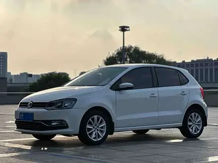 VOLKSWAGEN POLO 2014 — 100 000 км, Китай — под ключ — фото 1