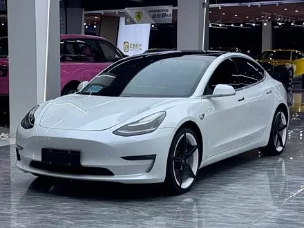 TESLA MODEL 3 2019 — 63 000 км, Китай — под ключ — фото 1