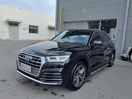 AUDI Q5L 2018 — 90 000 км, Китай — под ключ — фото 1