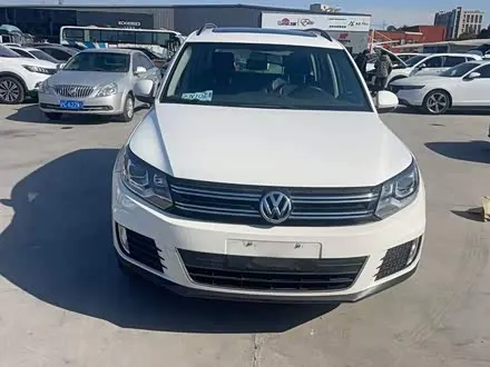 VOLKSWAGEN TIGUAN 2015 — 90 000 км, Китай — под ключ — фото 1