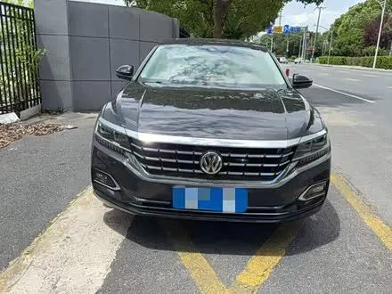 VOLKSWAGEN PASSAT 2019 — 65 000 км, Китай — под ключ — фото 1