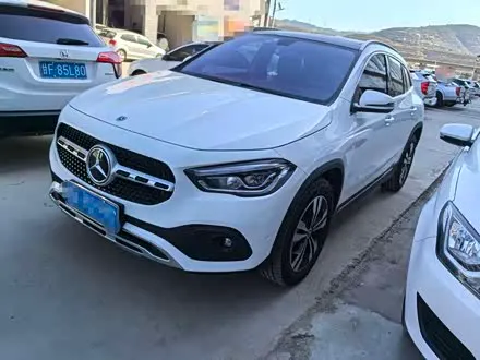 MERCEDES-BENZ GLA 2020 — 70 000 км, Китай — под ключ — фото 1