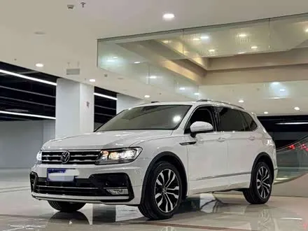 VOLKSWAGEN TIGUAN L 2021 — 46 000 км, Китай — под ключ — фото 1