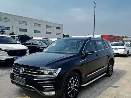 VOLKSWAGEN TIGUAN L 2017 — 96 000 км, Китай — под ключ — фото 1