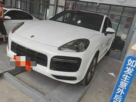 PORSCHE CAYENNE 2019 — 14 000 км, Китай — под ключ — фото 1