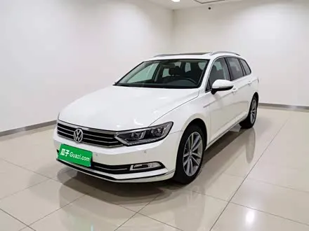 VOLKSWAGEN PASSAT VARIANT 2018 — 68 700 км, Китай — под ключ — фото 1