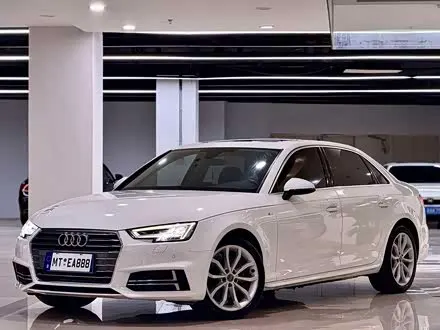 AUDI A4L 2018 — 70 000 км, Китай — под ключ — фото 1