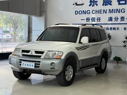 MITSUBISHI PAJERO 2011