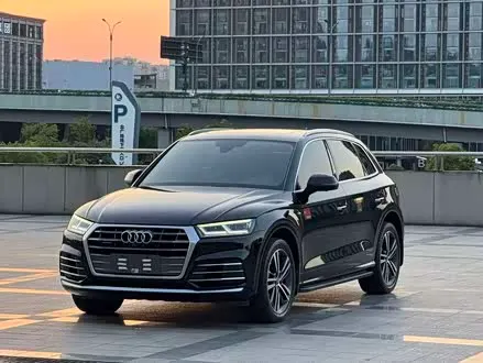 AUDI Q5L 2020 — 95 000 км, Китай — под ключ — фото 1