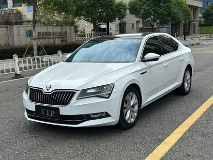 SKODA SUPERB 2016