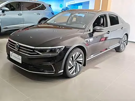 VOLKSWAGEN MAGOTAN PHEV 2022 — 61 000 км, Китай — под ключ — фото 1