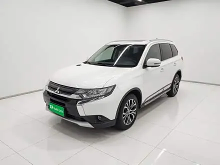 MITSUBISHI OUTLANDER 2018 — 109 400 км, Китай — под ключ — фото 1