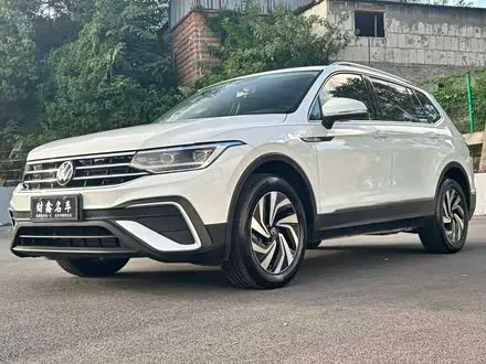VOLKSWAGEN TIGUAN L 2024 — 68 000 км, Китай — под ключ — фото 1