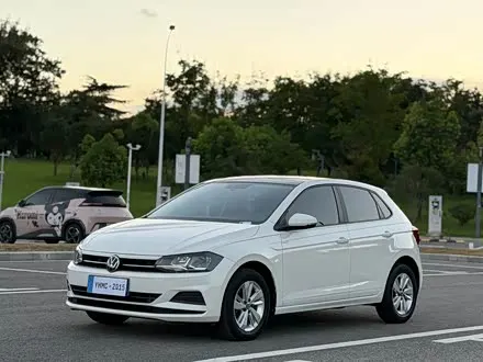 VOLKSWAGEN POLO 2023 — 29 000 км, Китай — под ключ — фото 1