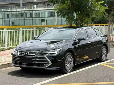 TOYOTA AVALON 2024 — 10 000 км, Китай — под ключ — фото 1