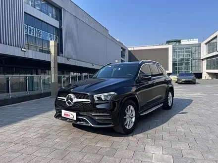 MERCEDES-BENZ GLE 2020 — 80 000 км, Китай — под ключ — фото 1
