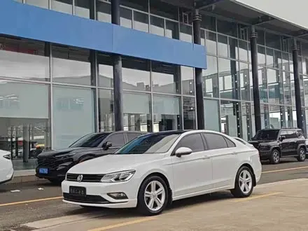 VOLKSWAGEN LAMANDO 2017 — 76 000 км, Китай — под ключ — фото 1