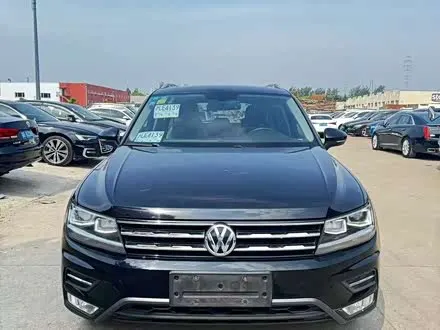 VOLKSWAGEN TIGUAN L 2017 — 102 000 км, Китай — под ключ — фото 1