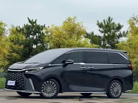 LEXUS LM 2023