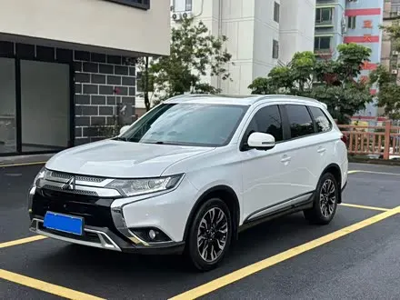 MITSUBISHI OUTLANDER 2019