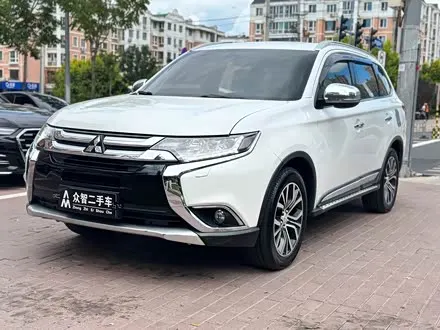 MITSUBISHI OUTLANDER 2016