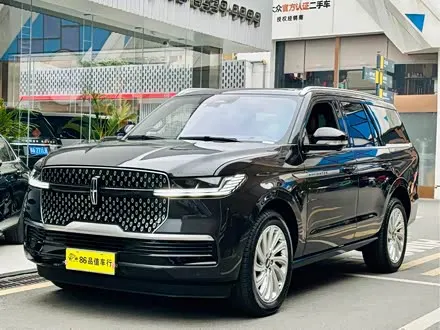 LINCOLN NAVIGATOR 2025