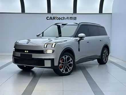 LYNK & CO 900 2025