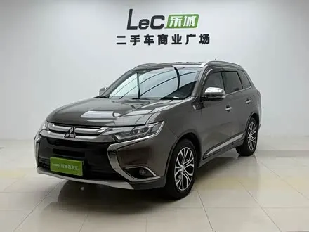 MITSUBISHI OUTLANDER 2016