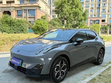 LYNK & CO Z20 2025