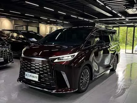 LEXUS LM 2023