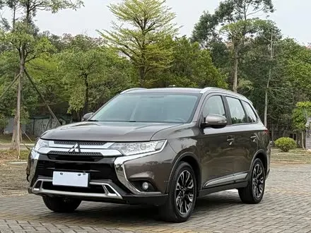 MITSUBISHI OUTLANDER 2019